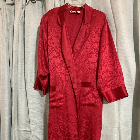 Satin Red Robe - Picture 2 of 3